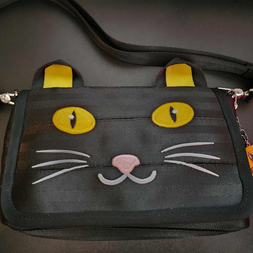 Harvey's Seatbelt Fright Night Kitty Bag